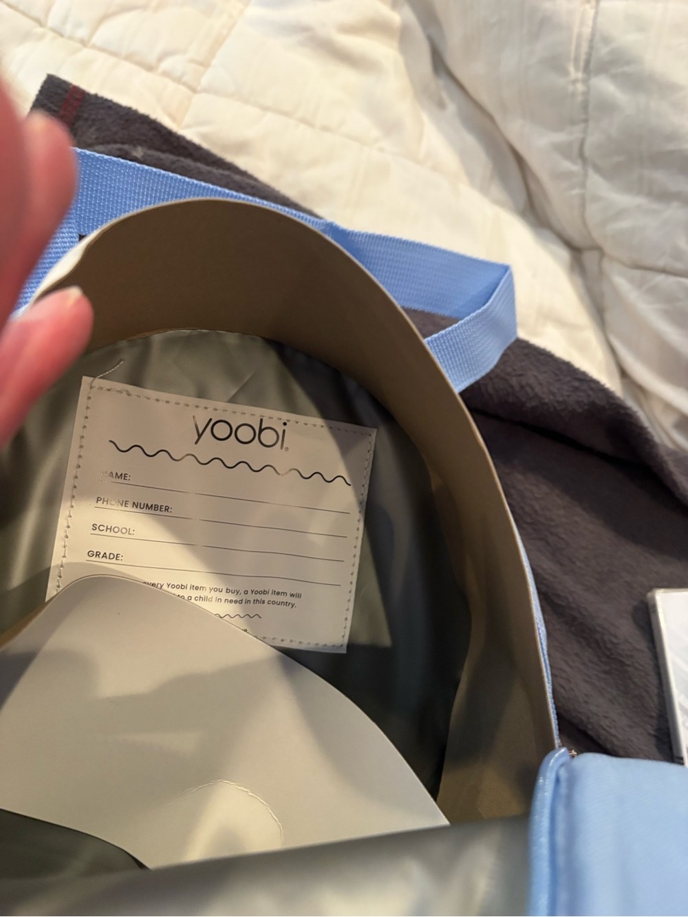Yoobi Holographic Silver Smiley Lunchbox with Light Blue Trim - Picture 2 of 3